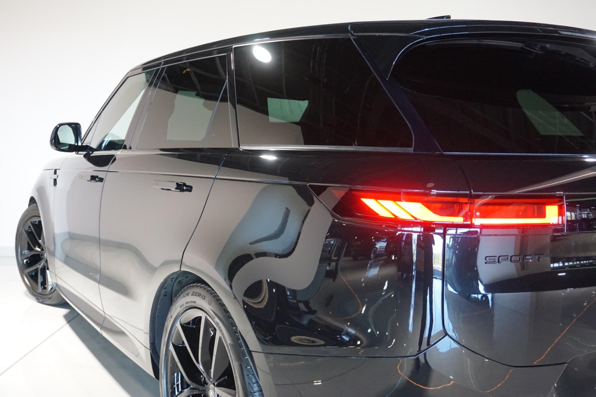 Land Rover Range Rover Sport 3.0 D300 MHEV Dynamic SE SUV 5dr Diesel Auto 4WD Euro 6 (s/s) (300 ps)